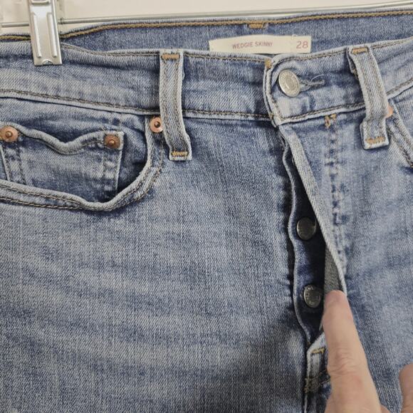 Levi's Women's Jeans Size 28 Wedgie Skinny Button Fly Distressed Raw Hem Denim - Picture 12 of 14